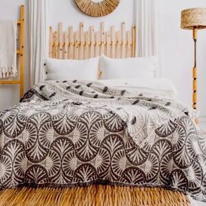 Ginkgo Deco Leaf Quilt Bedspread Comforter 2 Side FLiPSiDE Tan + Cream NEW!